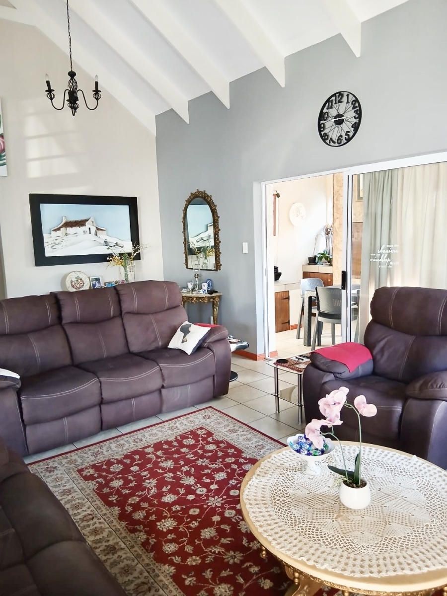 2 Bedroom Property for Sale in Sandbaai Western Cape